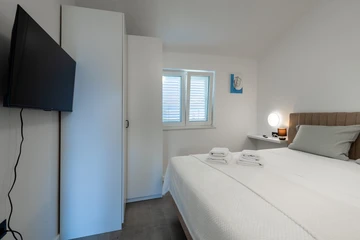 Two-Bedroom Apartment for 4 in Vir