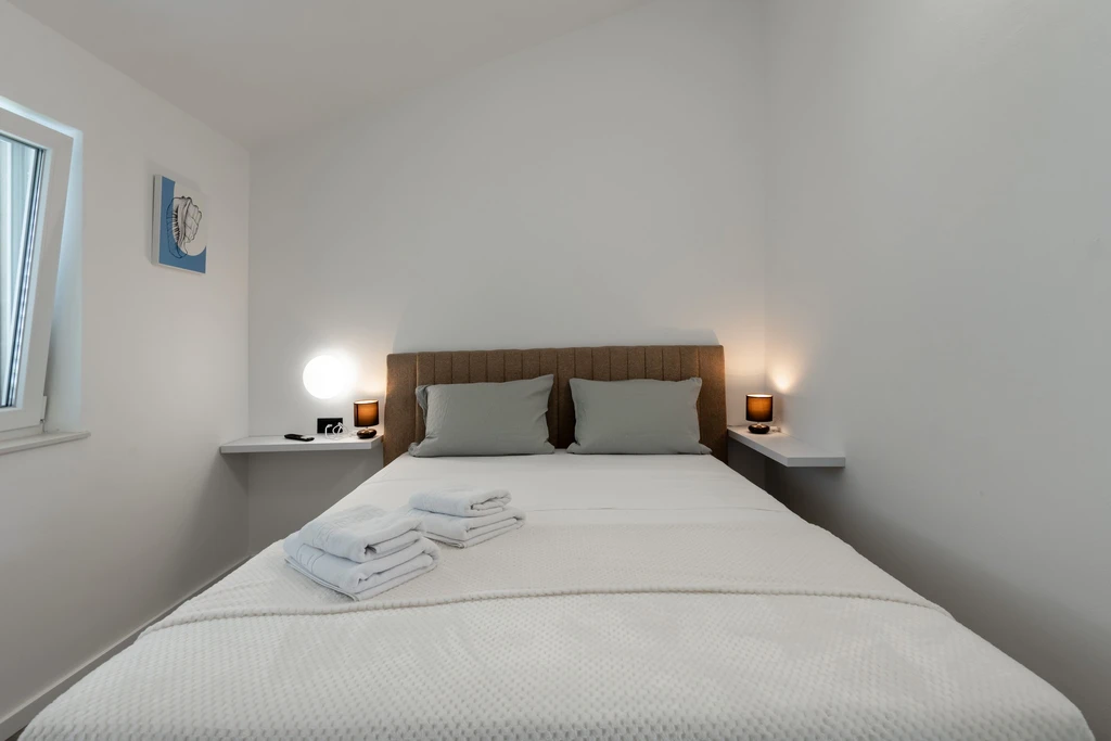 Two-Bedroom Apartment for 4 in Vir