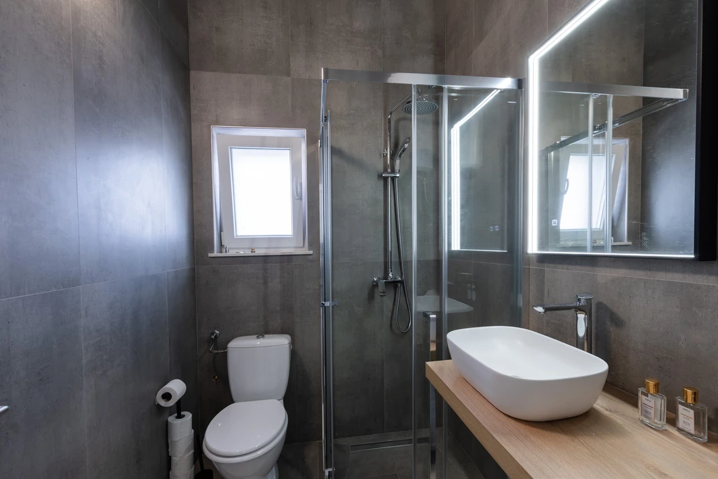Two-Bedroom Apartment for 4 in Vir
