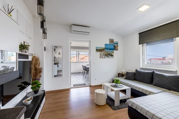 Newly Renovated Apartment in Vir for 2–4 Guests