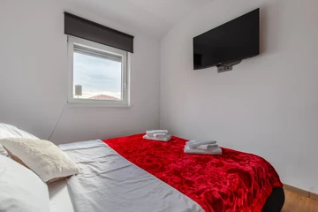 Newly Renovated Apartment in Vir for 2–4 Guests