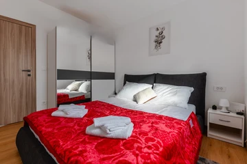 Newly Renovated Apartment in Vir for 2–4 Guests