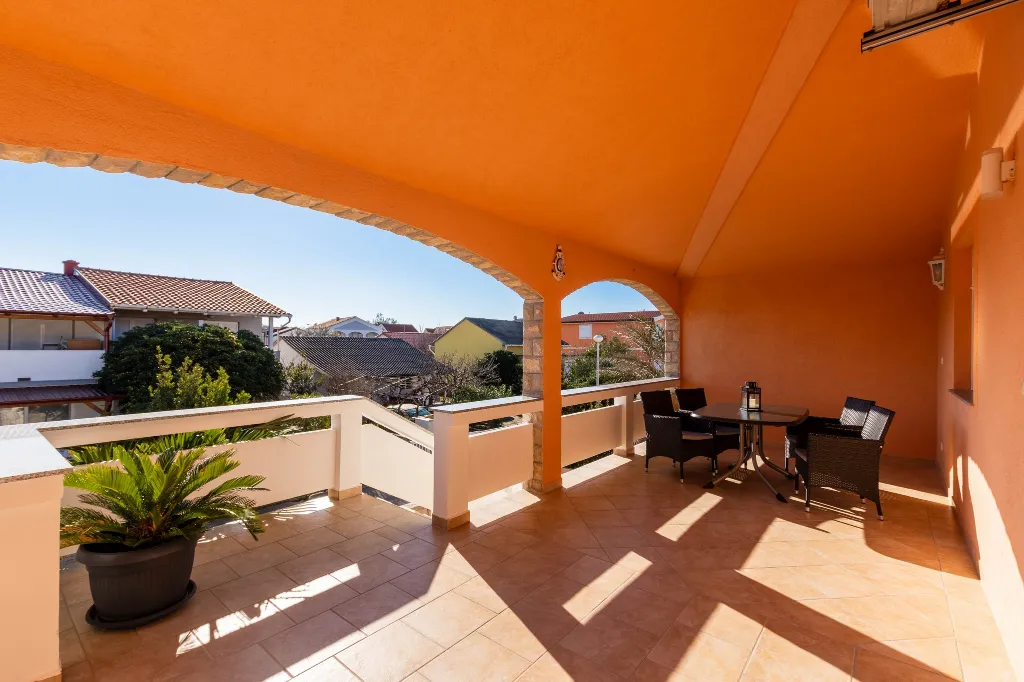 Air-Conditioned Apartment with Balcony in Vir (2–3)