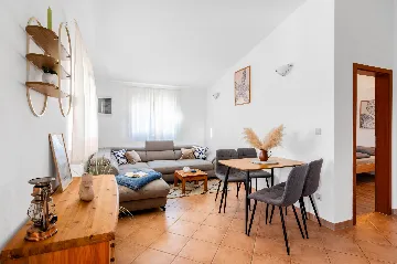 Air-Conditioned Apartment with Balcony in Vir (2–3)