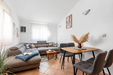 Air-Conditioned Apartment with Balcony in Vir (2–3)