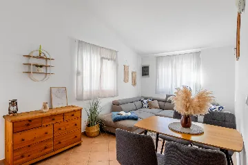 Air-Conditioned Apartment with Balcony in Vir (2–3)