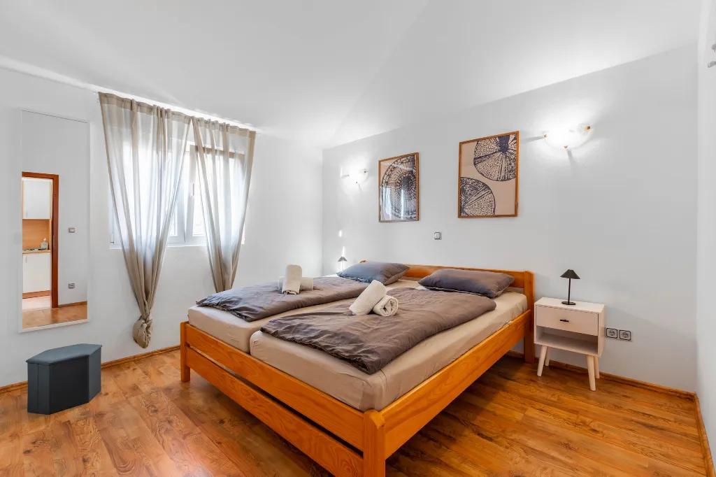 Air-Conditioned Apartment with Balcony in Vir (2–3)