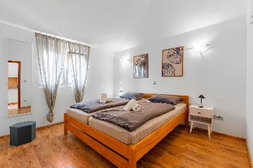 Air-Conditioned Apartment with Balcony in Vir (2–3)