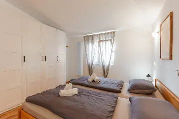 Air-Conditioned Apartment with Balcony in Vir (2–3)