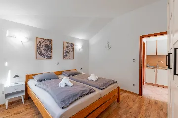 Air-Conditioned Apartment with Balcony in Vir (2–3)