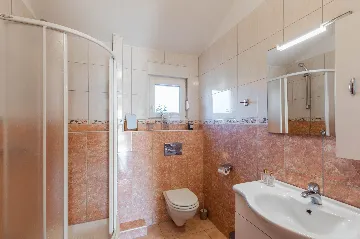 Air-Conditioned Apartment with Balcony in Vir (2–3)