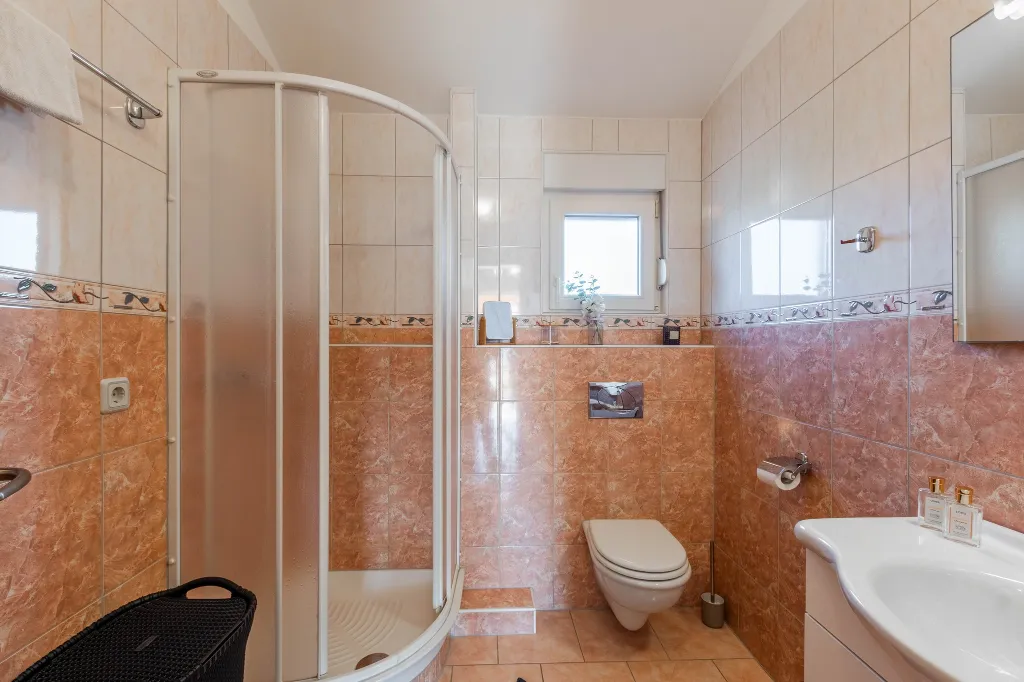 Air-Conditioned Apartment with Balcony in Vir (2–3)