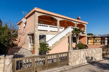 Air-Conditioned Apartment with Balcony in Vir (2–3)