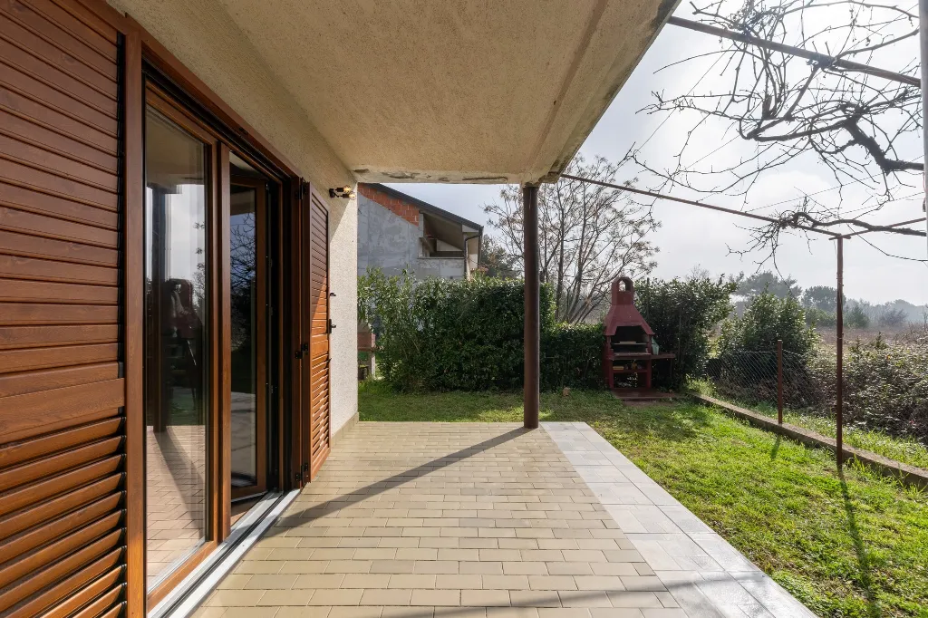 Privlaka Apartment for 4 Guests with Terrace & BBQ
