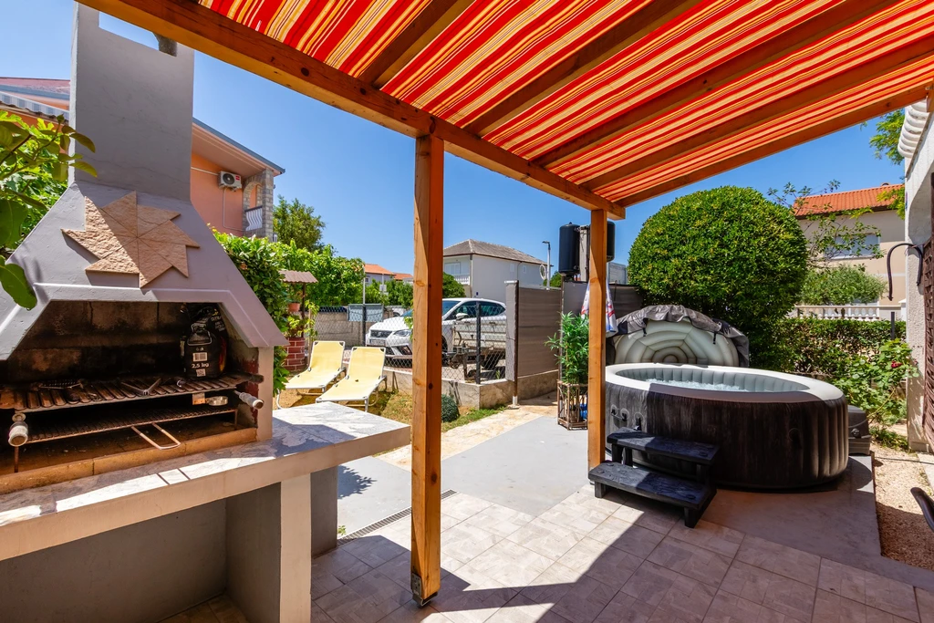 Sabunike Apartment for 2-4 Guests with Jacuzzi