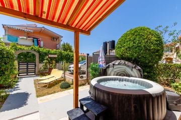 Sabunike Apartment for 2-4 Guests with Jacuzzi