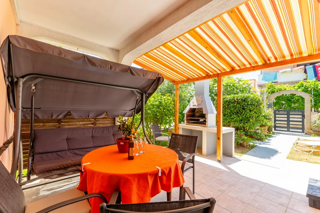 Sabunike Apartment for 2-4 Guests with Jacuzzi