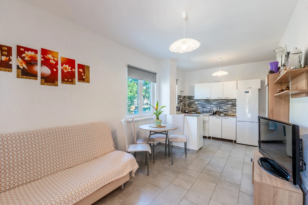 Sabunike Apartment for 2-4 Guests with Jacuzzi