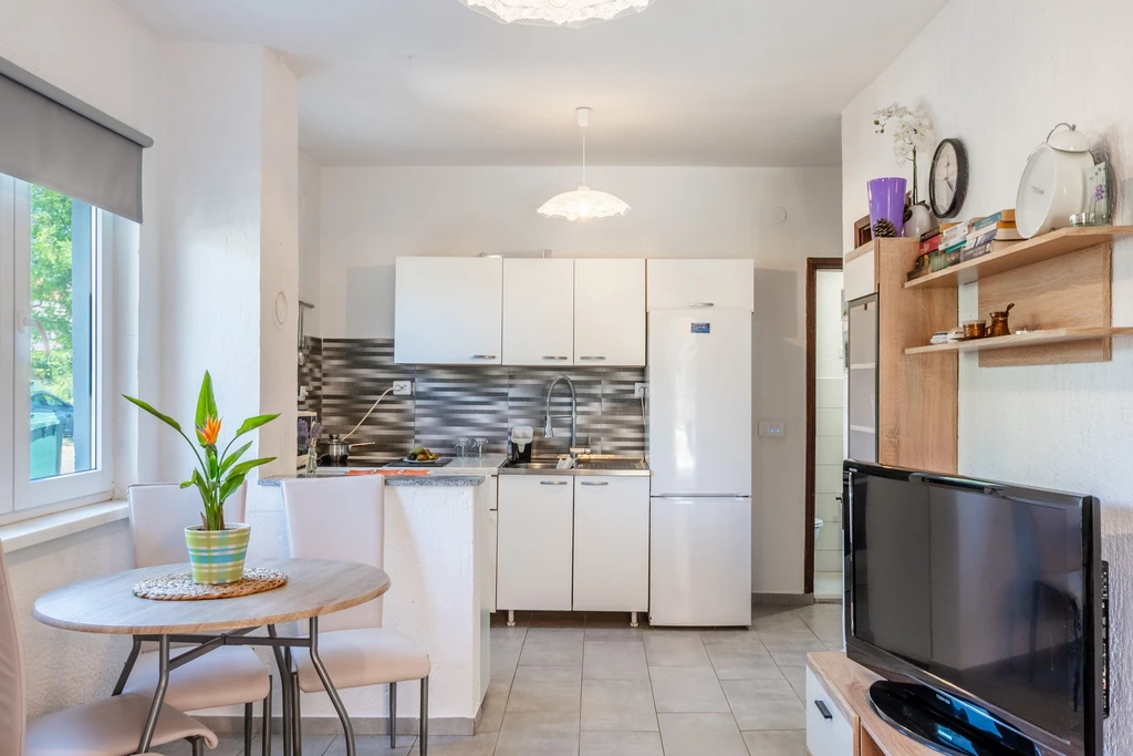 Sabunike Apartment for 2-4 Guests with Jacuzzi