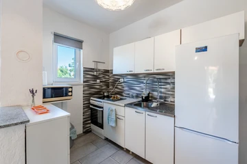 Sabunike Apartment for 2-4 Guests with Jacuzzi