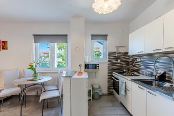 Sabunike Apartment for 2-4 Guests with Jacuzzi