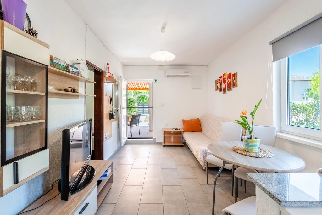 Sabunike Apartment for 2-4 Guests with Jacuzzi