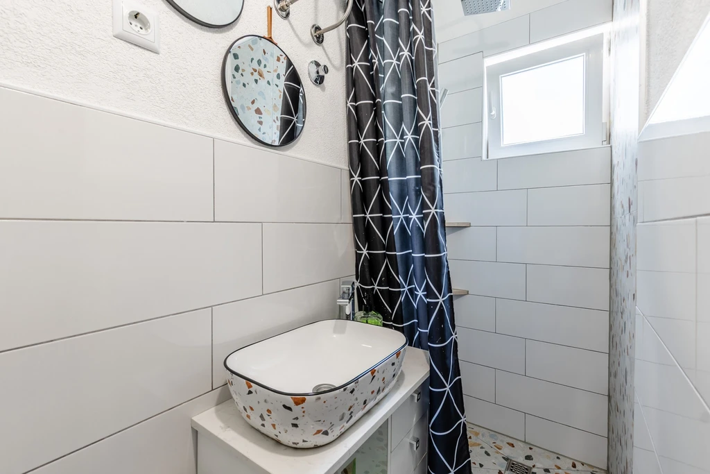 Sabunike Apartment for 2-4 Guests with Jacuzzi