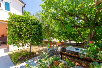 Sabunike Apartment for 2-4 Guests with Jacuzzi