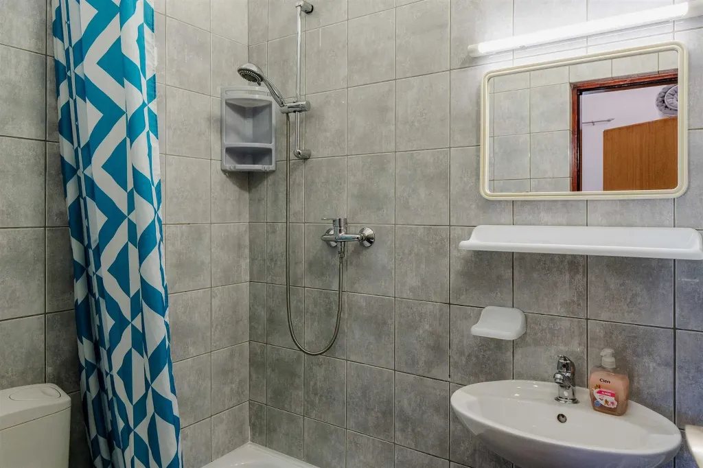 Apartment with Covered Balcony in Vir (4 Guests)