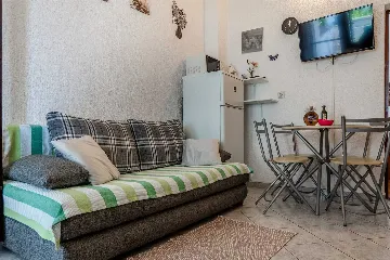 Apartment with Covered Balcony in Vir (4 Guests)