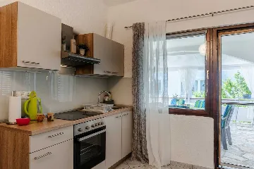 Apartment with Covered Balcony in Vir (4 Guests)