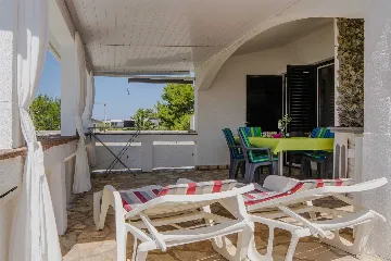Apartment with Covered Balcony in Vir (4 Guests)