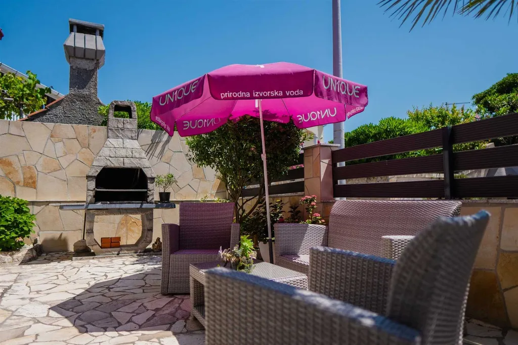 Apartment with Covered Balcony in Vir (4 Guests)