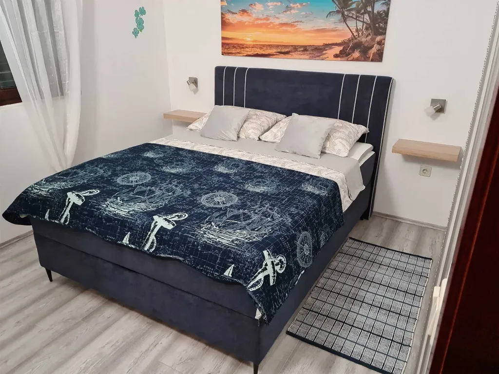 Apartment with Covered Balcony in Vir (4 Guests)