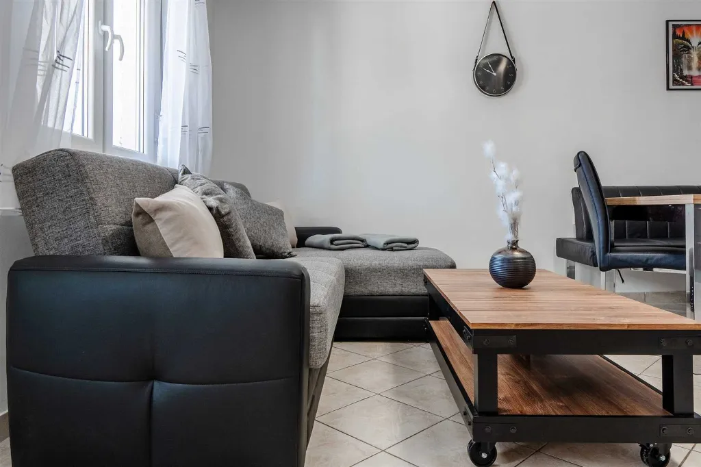 Apartment in Vir for 2–4 Guests near Pebble Beach