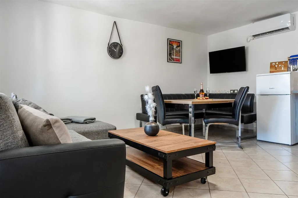 Apartment in Vir for 2–4 Guests near Pebble Beach