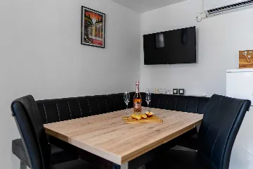 Apartment in Vir for 2–4 Guests near Pebble Beach