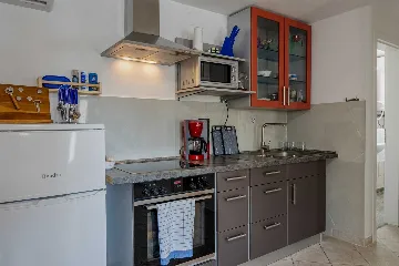 Apartment in Vir for 2–4 Guests near Pebble Beach