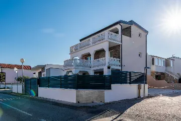 Apartment in Vir for 2–4 Guests near Pebble Beach