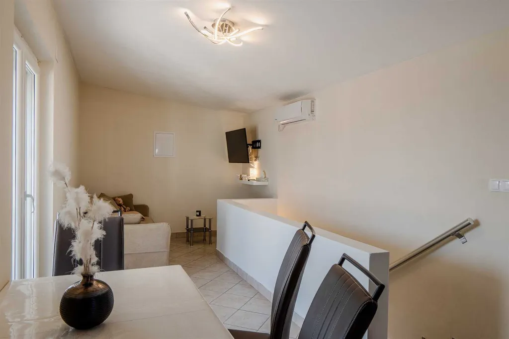 Sea View Apartment in Vir for 4–5 Guests