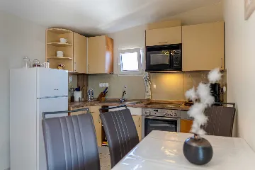 Sea View Apartment in Vir for 4–5 Guests