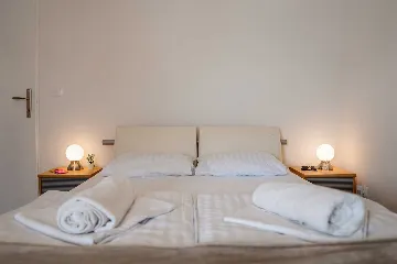 Sea View Apartment in Vir for 4–5 Guests