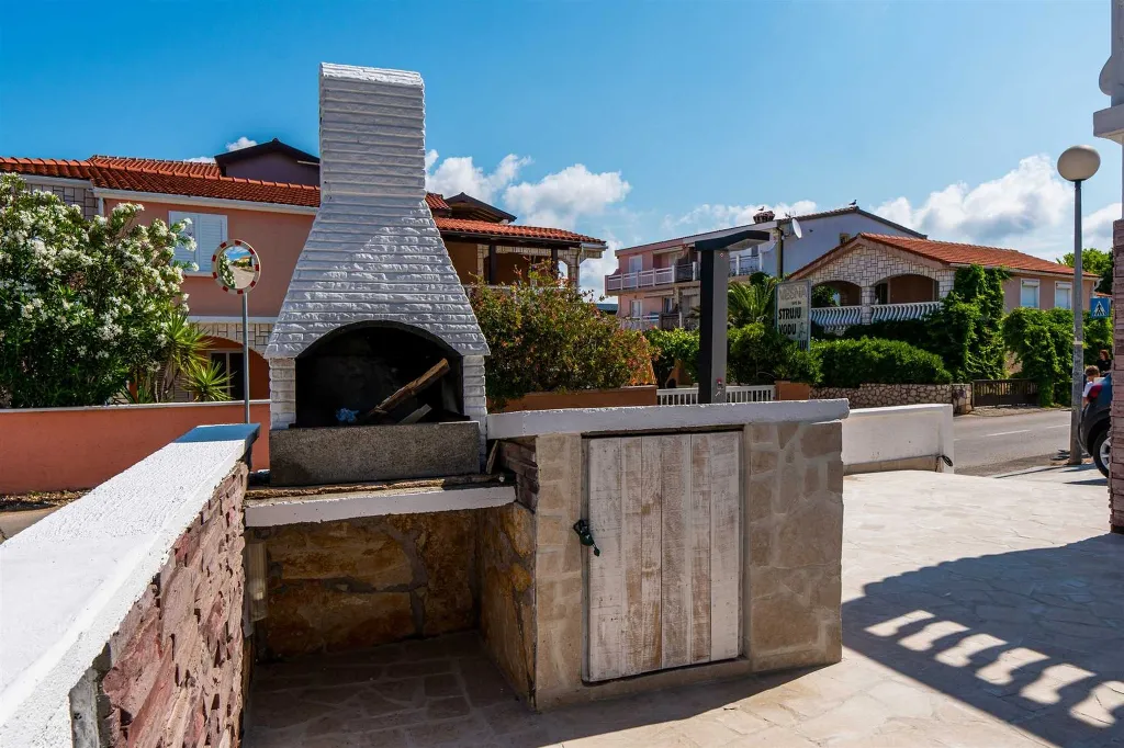 Sea View Apartment in Vir for 4–5 Guests