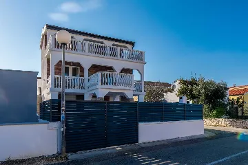 Sea View Apartment in Vir for 4–5 Guests