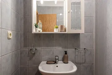 1-Bedroom Apartment in Vir for 2–3 Guests