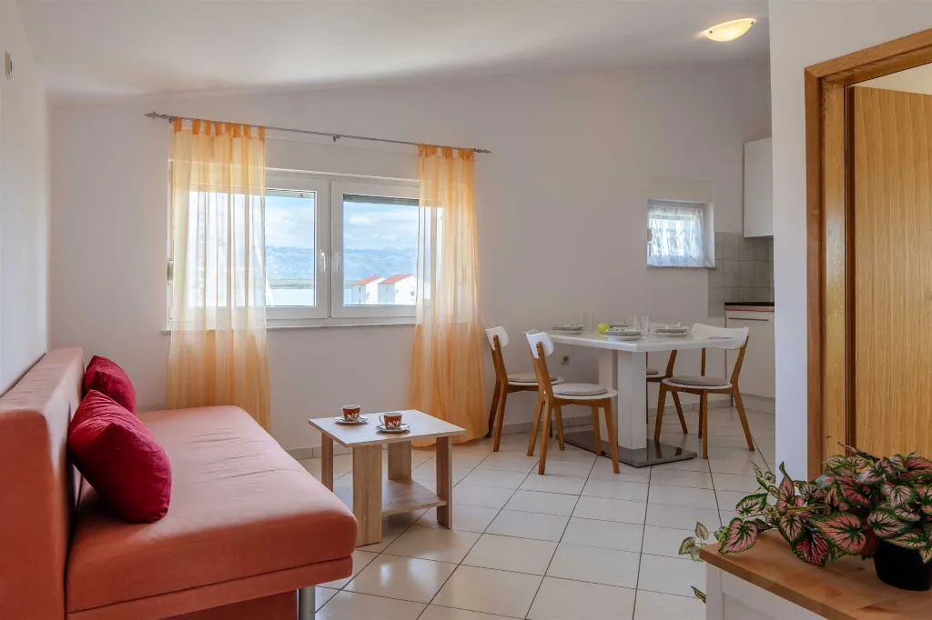Apartment in Vir for 2–3 Guests with Balcony
