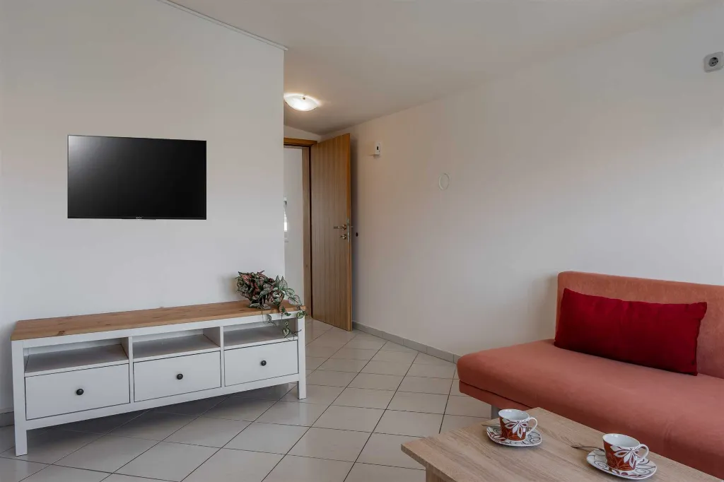 Apartment in Vir for 2–3 Guests with Balcony