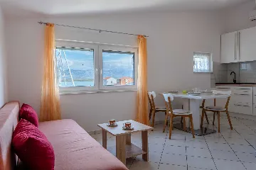 Apartment in Vir for 2–3 Guests with Balcony