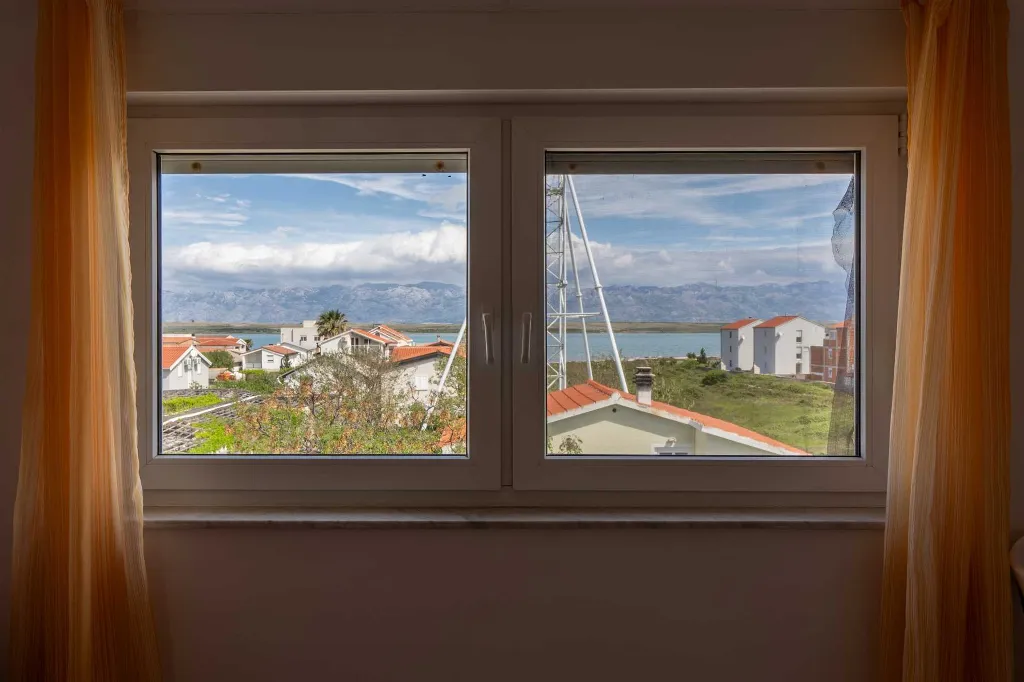 Apartment in Vir for 2–3 Guests with Balcony