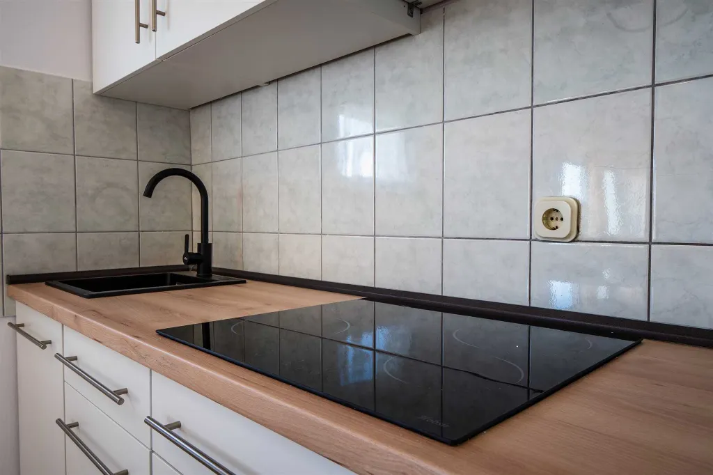 Apartment in Vir for 2–3 Guests with Balcony